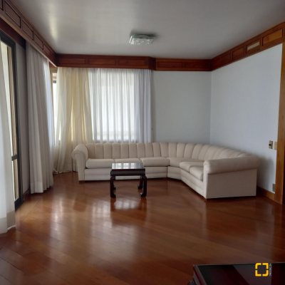 Apartamentos com 283m², 3 quartos (sendo 2 suítes), 2 garagens, no bairro Beira Mar em Florianópolis