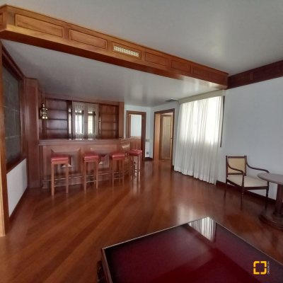 Apartamentos com 283m², 3 quartos (sendo 2 suítes), 2 garagens, no bairro Beira Mar em Florianópolis