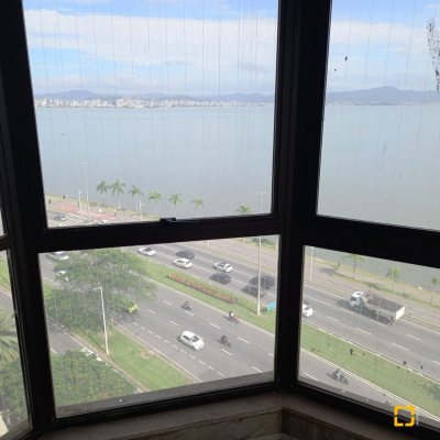 Apartamentos com 283m², 3 quartos (sendo 2 suítes), 2 garagens, no bairro Beira Mar em Florianópolis