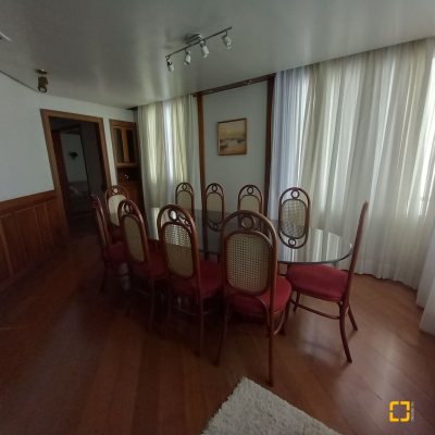 Apartamentos com 283m², 3 quartos (sendo 2 suítes), 2 garagens, no bairro Beira Mar em Florianópolis