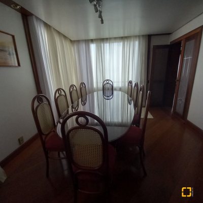 Apartamentos com 283m², 3 quartos (sendo 2 suítes), 2 garagens, no bairro Beira Mar em Florianópolis