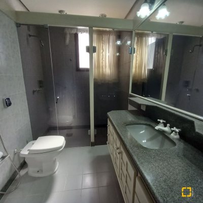 Apartamentos com 283m², 3 quartos (sendo 2 suítes), 2 garagens, no bairro Beira Mar em Florianópolis