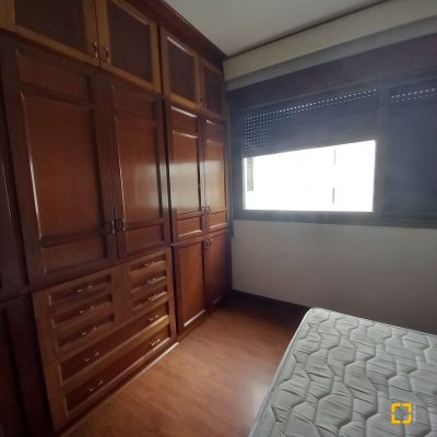 Apartamentos com 283m², 3 quartos (sendo 2 suítes), 2 garagens, no bairro Beira Mar em Florianópolis