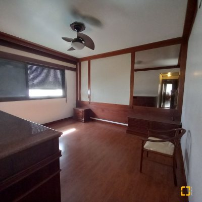 Apartamentos com 283m², 3 quartos (sendo 2 suítes), 2 garagens, no bairro Beira Mar em Florianópolis