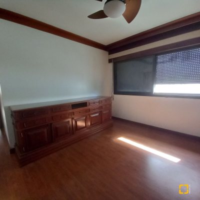 Apartamentos com 283m², 3 quartos (sendo 2 suítes), 2 garagens, no bairro Beira Mar em Florianópolis