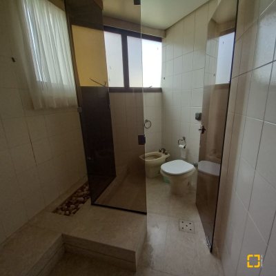 Apartamentos com 283m², 3 quartos (sendo 2 suítes), 2 garagens, no bairro Beira Mar em Florianópolis