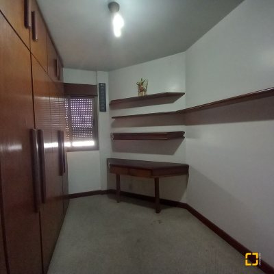 Apartamentos com 283m², 3 quartos (sendo 2 suítes), 2 garagens, no bairro Beira Mar em Florianópolis
