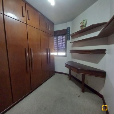 Apartamentos com 283m², 3 quartos (sendo 2 suítes), 2 garagens, no bairro Beira Mar em Florianópolis