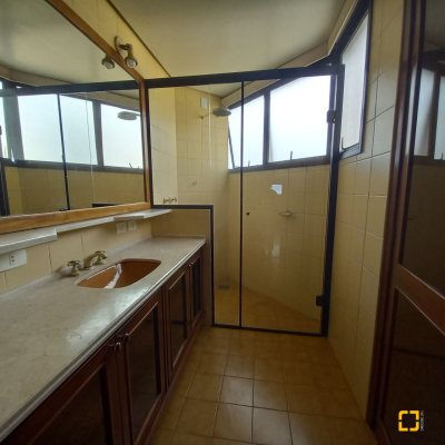 Apartamentos com 283m², 3 quartos (sendo 2 suítes), 2 garagens, no bairro Beira Mar em Florianópolis