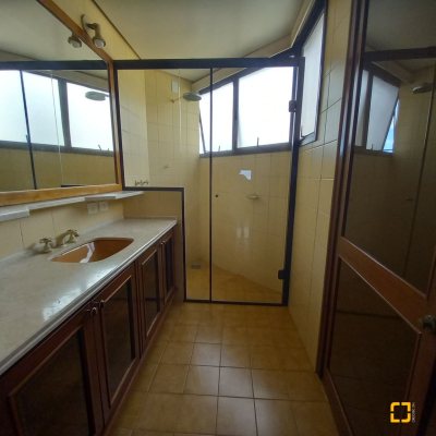 Apartamentos com 283m², 3 quartos (sendo 2 suítes), 2 garagens, no bairro Beira Mar em Florianópolis