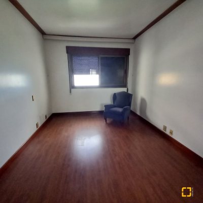 Apartamentos com 283m², 3 quartos (sendo 2 suítes), 2 garagens, no bairro Beira Mar em Florianópolis