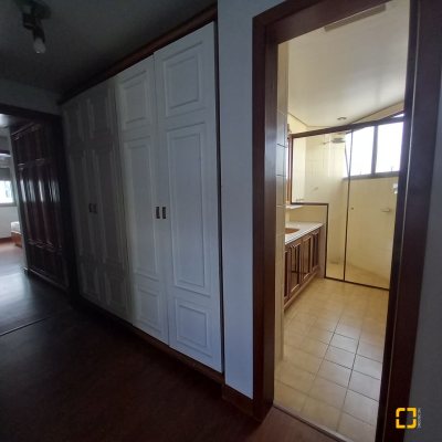 Apartamentos com 283m², 3 quartos (sendo 2 suítes), 2 garagens, no bairro Beira Mar em Florianópolis
