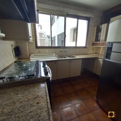 Apartamentos com 283m², 3 quartos (sendo 2 suítes), 2 garagens, no bairro Beira Mar em Florianópolis