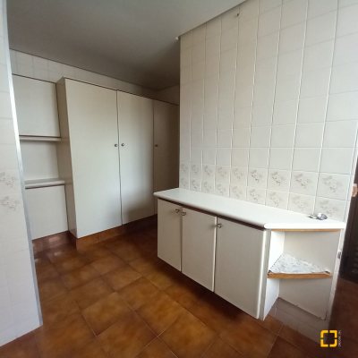 Apartamentos com 283m², 3 quartos (sendo 2 suítes), 2 garagens, no bairro Beira Mar em Florianópolis