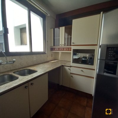 Apartamentos com 283m², 3 quartos (sendo 2 suítes), 2 garagens, no bairro Beira Mar em Florianópolis