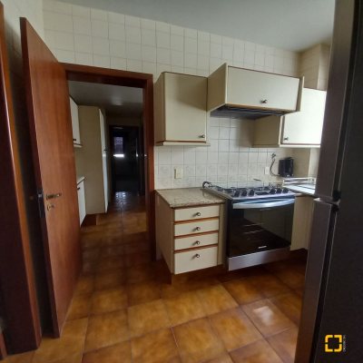 Apartamentos com 283m², 3 quartos (sendo 2 suítes), 2 garagens, no bairro Beira Mar em Florianópolis