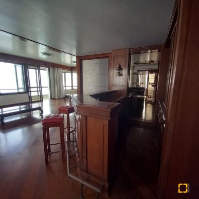 Apartamentos com 283m², 3 quartos (sendo 2 suítes), 2 garagens, no bairro Beira Mar em Florianópolis