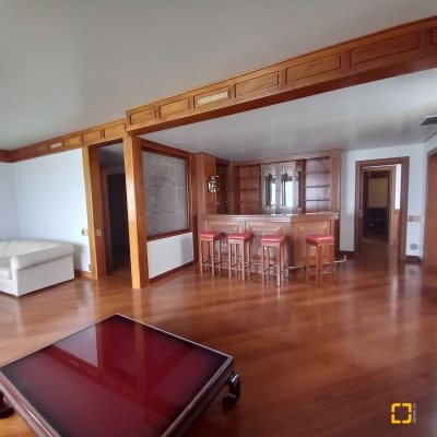 Apartamentos com 283m², 3 quartos (sendo 2 suítes), 2 garagens, no bairro Beira Mar em Florianópolis