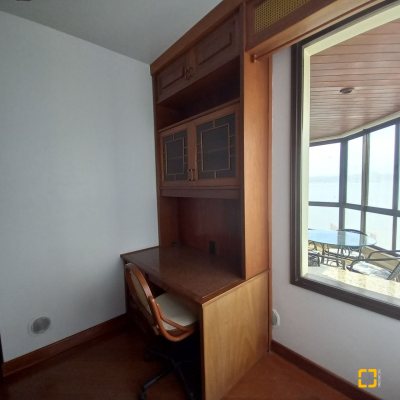 Apartamentos com 283m², 3 quartos (sendo 2 suítes), 2 garagens, no bairro Beira Mar em Florianópolis