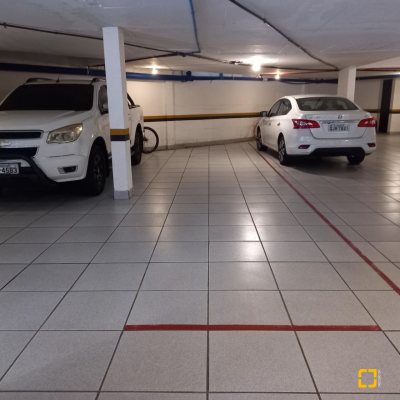 Apartamentos com 283m², 3 quartos (sendo 2 suítes), 2 garagens, no bairro Beira Mar em Florianópolis