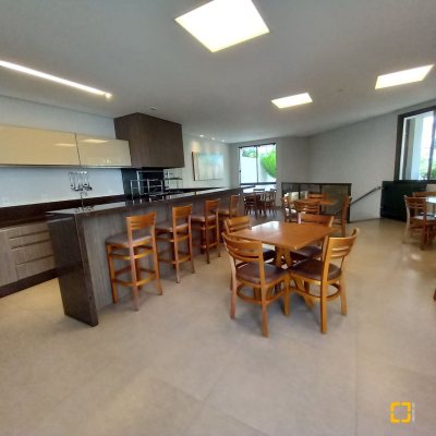 Apartamentos com 283m², 3 quartos (sendo 2 suítes), 2 garagens, no bairro Beira Mar em Florianópolis