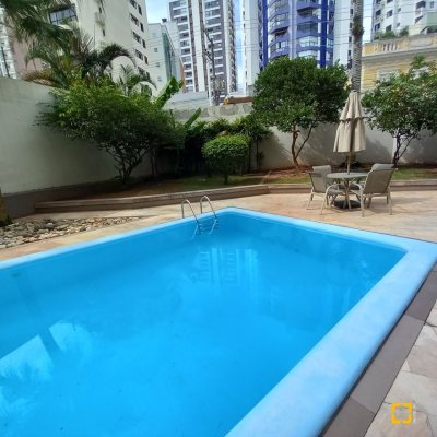 Apartamentos com 283m², 3 quartos (sendo 2 suítes), 2 garagens, no bairro Beira Mar em Florianópolis