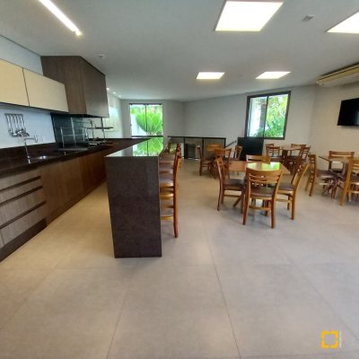 Apartamentos com 283m², 3 quartos (sendo 2 suítes), 2 garagens, no bairro Beira Mar em Florianópolis