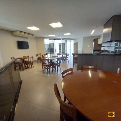 Apartamentos com 283m², 3 quartos (sendo 2 suítes), 2 garagens, no bairro Beira Mar em Florianópolis