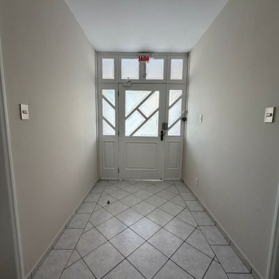 Apartamentos com 96m², 3 quartos (sendo 1 suíte), 1 garagem, no bairro Capoeiras em Florianópolis