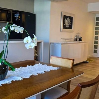 Apartamentos com 107m², 3 quartos (sendo 1 suíte), 2 garagens, no bairro Jurerê Internacional em Florianópolis