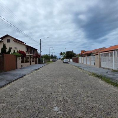 Terrenos Residenciais com 360m², no bairro Carianos em Florianópolis