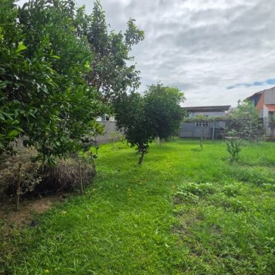 Terrenos Residenciais com 360m², no bairro Carianos em Florianópolis