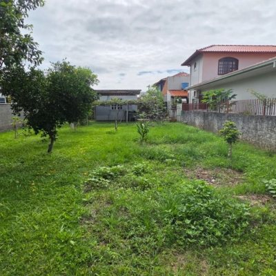 Terrenos Residenciais com 360m², no bairro Carianos em Florianópolis