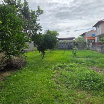 Terrenos Residenciais com 360m², no bairro Carianos em Florianópolis