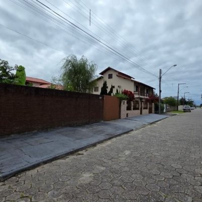 Terrenos Residenciais com 360m², no bairro Carianos em Florianópolis