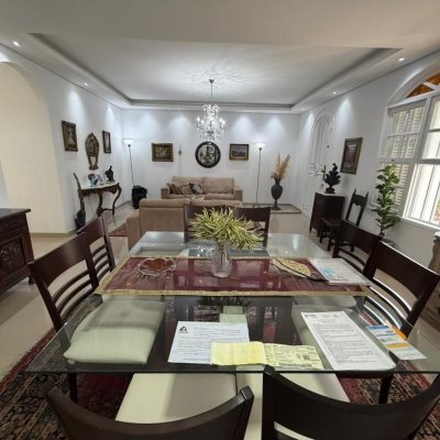 Casa Residencial com 241m², 5 quartos (sendo 2 suítes), 4 garagens, no bairro Bom Abrigo em Florianópolis