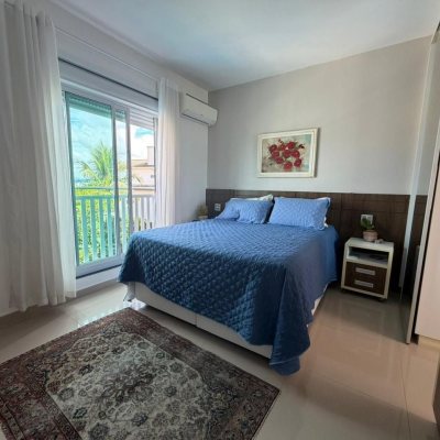 Casa Residencial com 241m², 5 quartos (sendo 2 suítes), 4 garagens, no bairro Bom Abrigo em Florianópolis