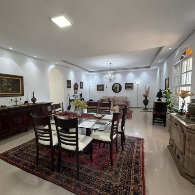 Casa Residencial com 241m², 5 quartos (sendo 2 suítes), 4 garagens, no bairro Bom Abrigo em Florianópolis