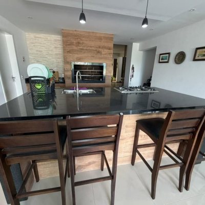 Casa Residencial com 241m², 5 quartos (sendo 2 suítes), 4 garagens, no bairro Bom Abrigo em Florianópolis