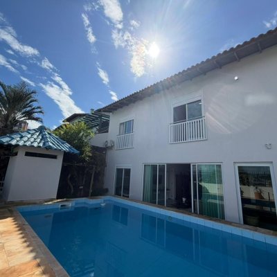 Casa Residencial com 241m², 5 quartos (sendo 2 suítes), 4 garagens, no bairro Bom Abrigo em Florianópolis