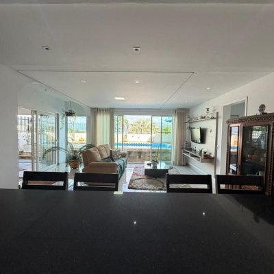 Casa Residencial com 241m², 5 quartos (sendo 2 suítes), 4 garagens, no bairro Bom Abrigo em Florianópolis