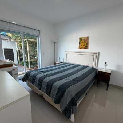 Casa Residencial com 241m², 5 quartos (sendo 2 suítes), 4 garagens, no bairro Bom Abrigo em Florianópolis