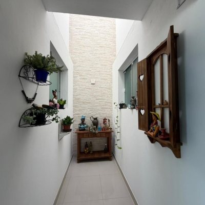 Casa Residencial com 241m², 5 quartos (sendo 2 suítes), 4 garagens, no bairro Bom Abrigo em Florianópolis