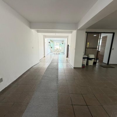 Casa Residencial com 241m², 5 quartos (sendo 2 suítes), 4 garagens, no bairro Bom Abrigo em Florianópolis