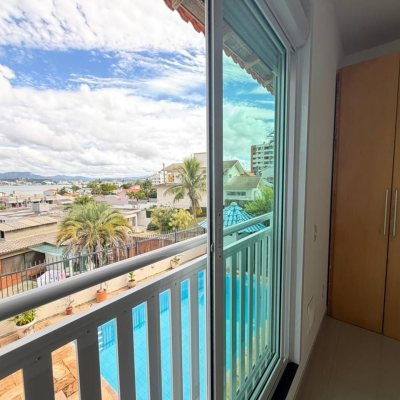 Casa Residencial com 241m², 5 quartos (sendo 2 suítes), 4 garagens, no bairro Bom Abrigo em Florianópolis