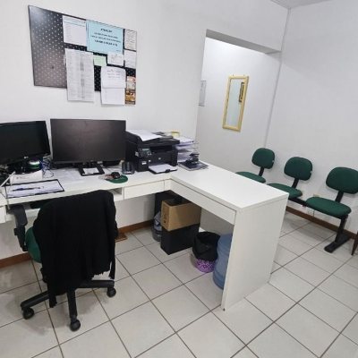 Sala com 32m², no bairro Centro em Florianópolis