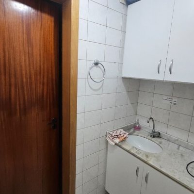 Sala com 32m², no bairro Centro em Florianópolis