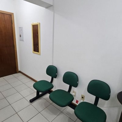 Sala com 32m², no bairro Centro em Florianópolis