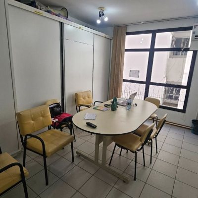 Sala com 32m², no bairro Centro em Florianópolis