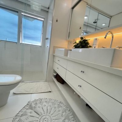 Apartamentos com 280m², 4 quartos (sendo 4 suítes), 4 garagens, no bairro Canasvieiras em Florianópolis